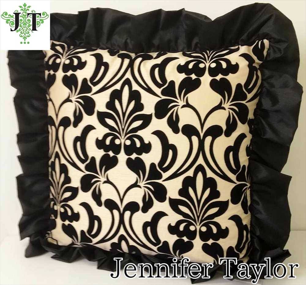 ジェニファーテイラー クッション 53x53cm フリル ダマスク Yorke Jennifer Taylor 32932CU