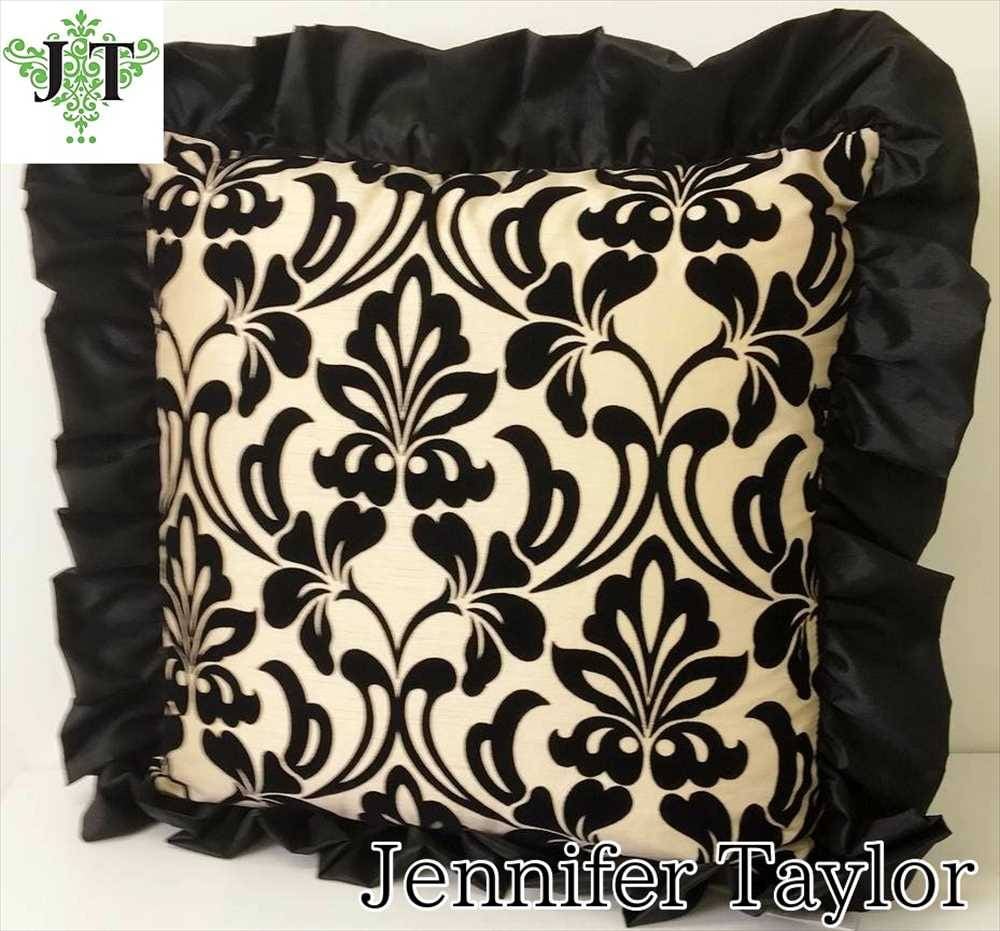 ジェニファーテイラー クッション 53x53cm フリル ダマスク Yorke Jennifer Taylor 32932CU