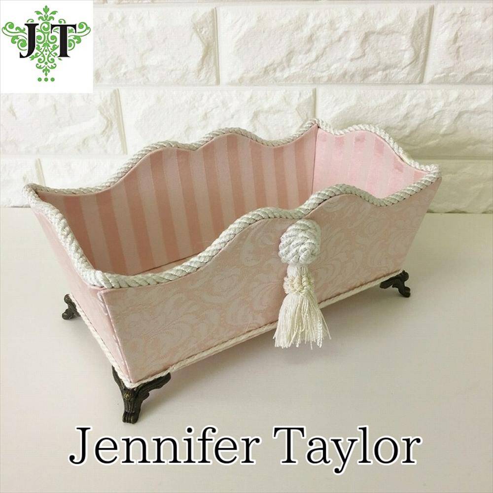 脚付き小物入れ