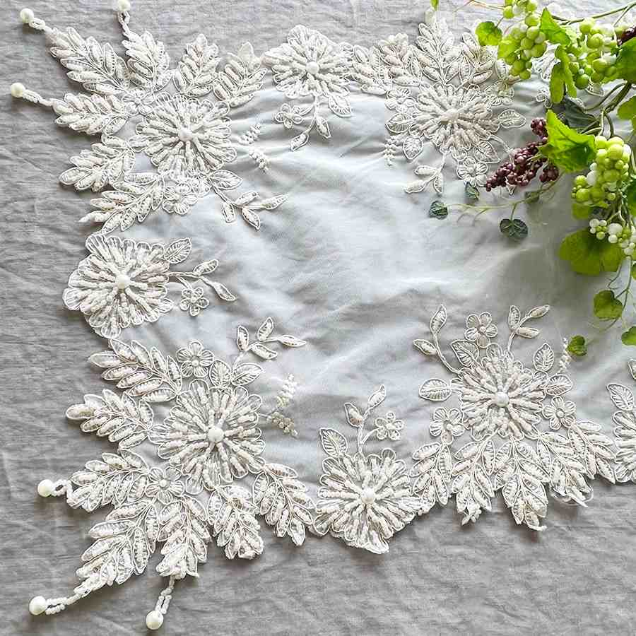 輸入雑貨・インテリア】 VIVIENNE（ヴィヴィアン） テーブルセンター