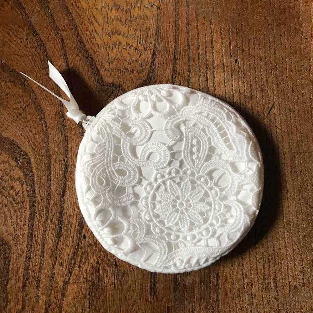 Fee blanche ラウンドポーチ