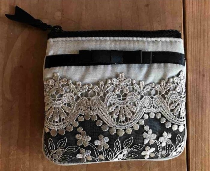 chic vivienne ミニティッシュポーチ