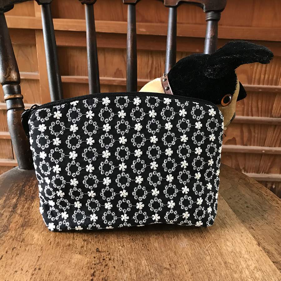 fluffy flower ポーチ