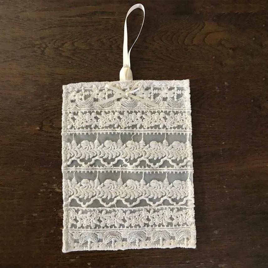 レースのサシェバッグ