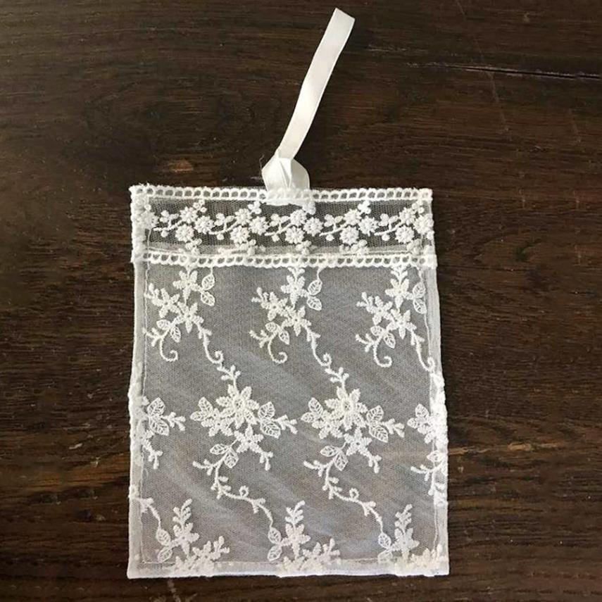 レースのサシェバッグ