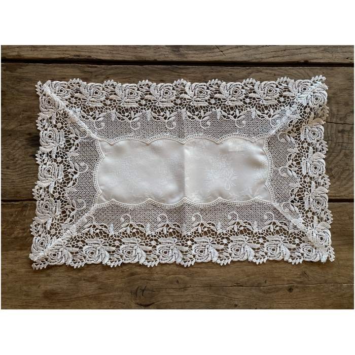 white rose bouquet テーブルセンター 30x45cm