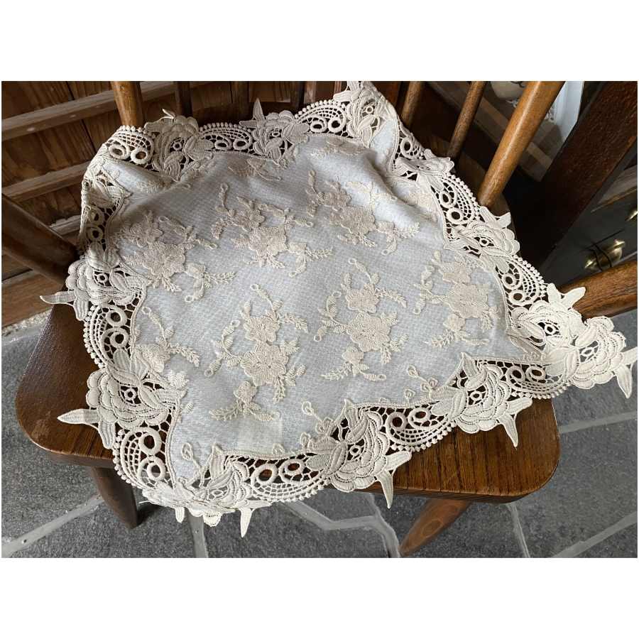 beige flower race　テーブルセンター正方形40x40cm 4サイズ展開