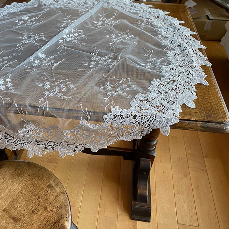 フローズンホワイトフラワー テーブルクロス ラウンド150cm