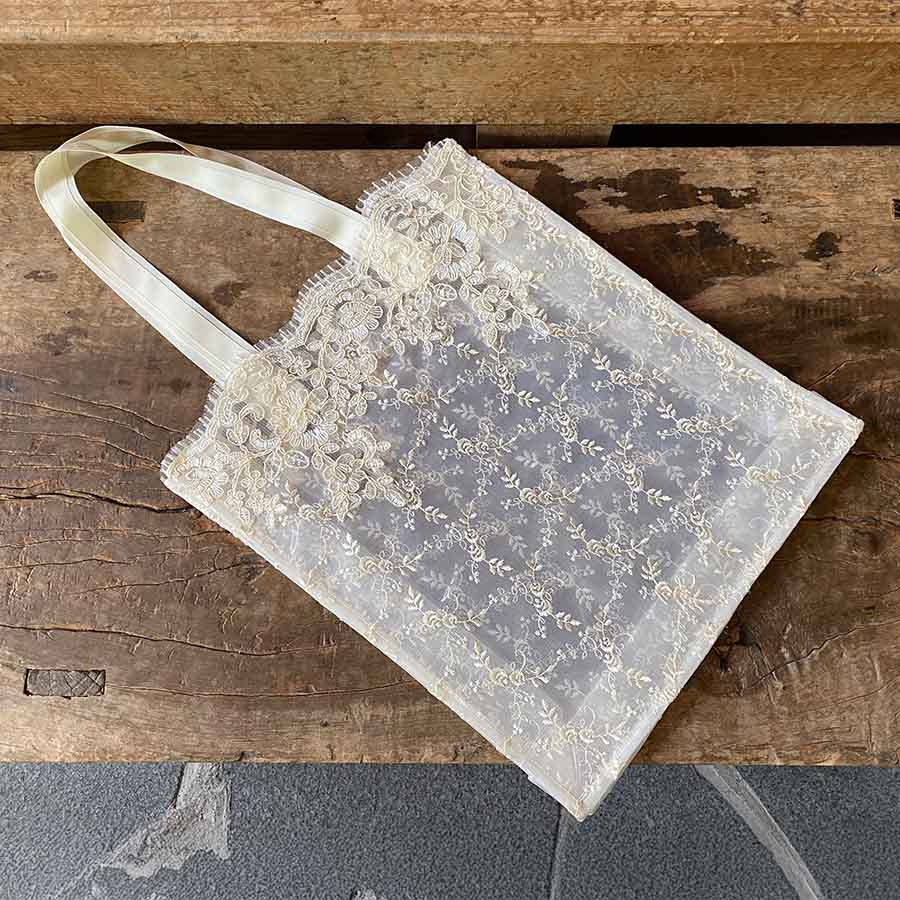 ベージュビニールレースバッグ