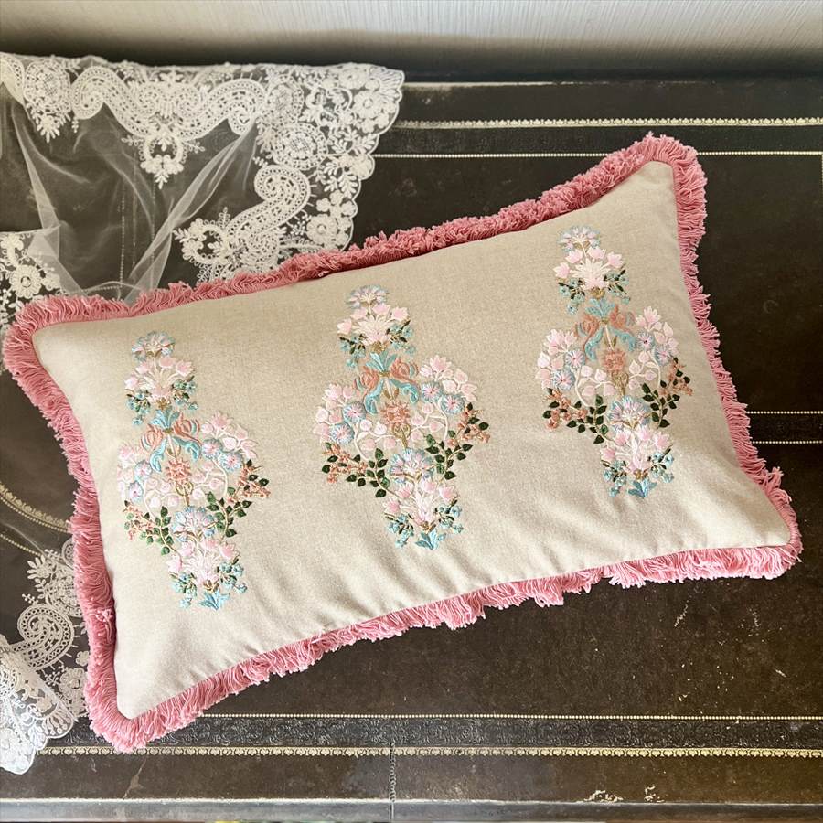 フラワー 刺繍 フリンジ コットンクッション  ピンク 30×50cm