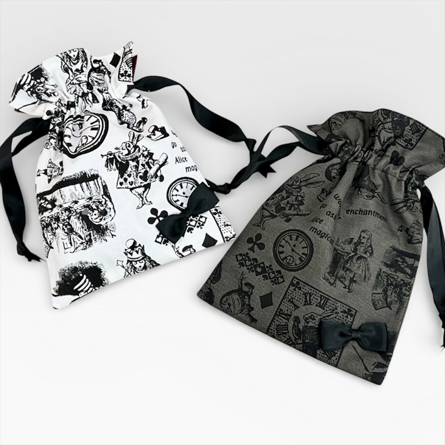 日本製 不思議の国のアリス マルチプリント巾着ポーチS