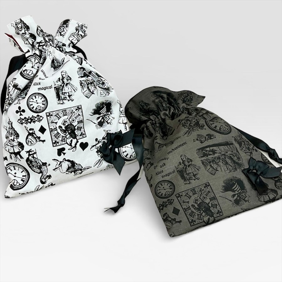 日本製 不思議の国のアリス マルチプリント巾着ポーチL 