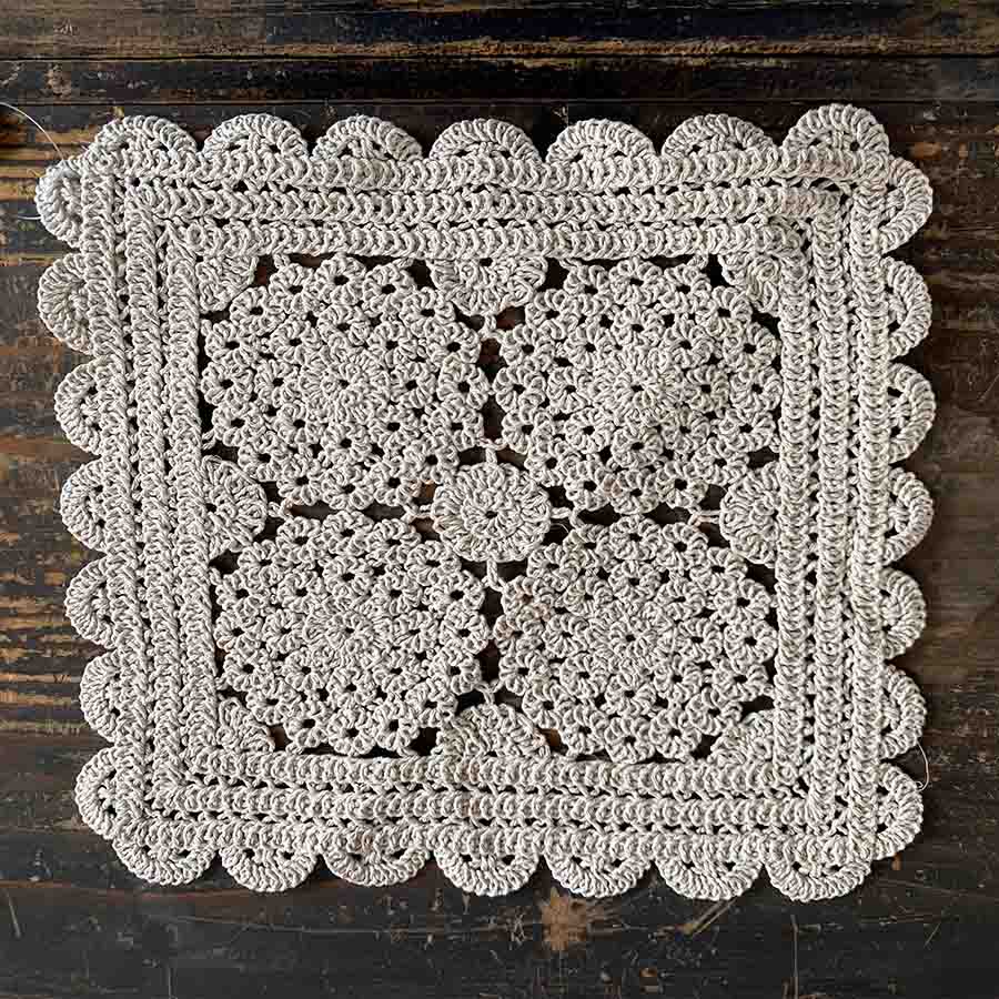 2サイズ展開 マシンメイドシリーズ ドイリー 24×24cm