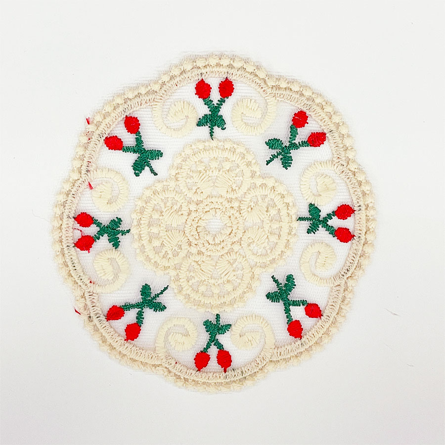 レースコースター さくらんぼ刺繍 直径12cm
