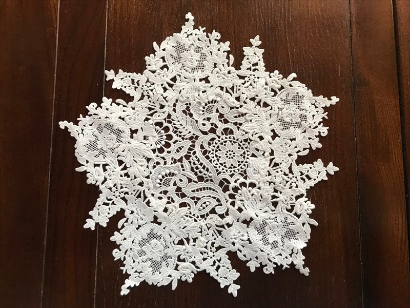 Fee blanche ドイリー