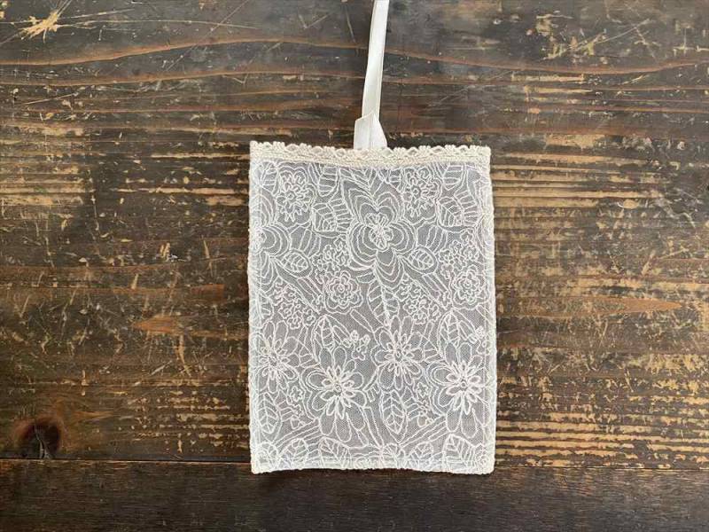 レースのサシェバッグ