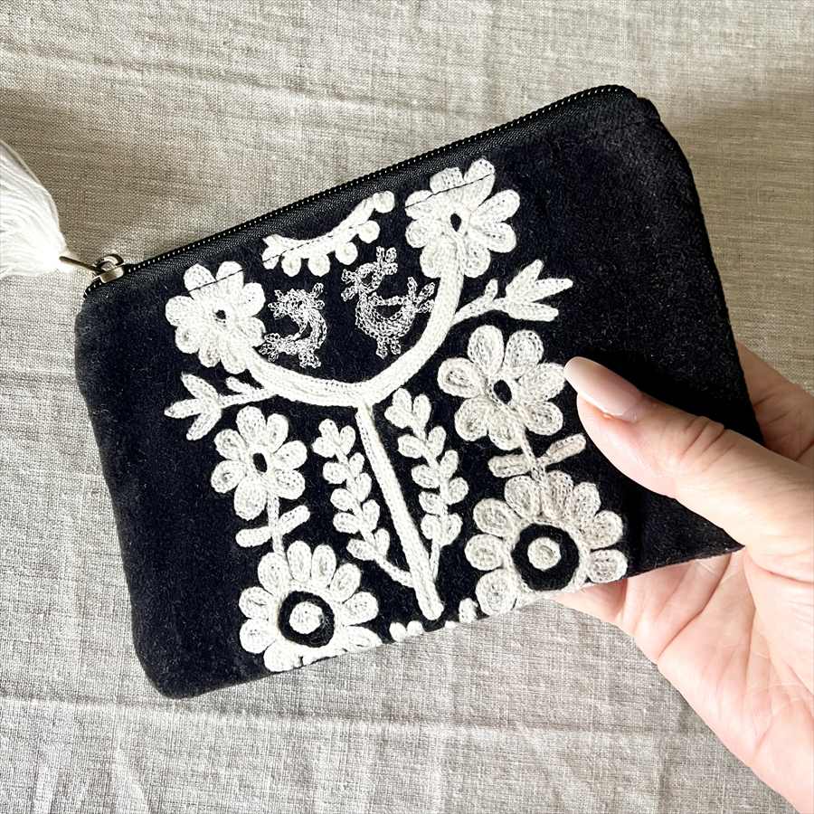 2色展開 ベロア&刺繍ポーチ