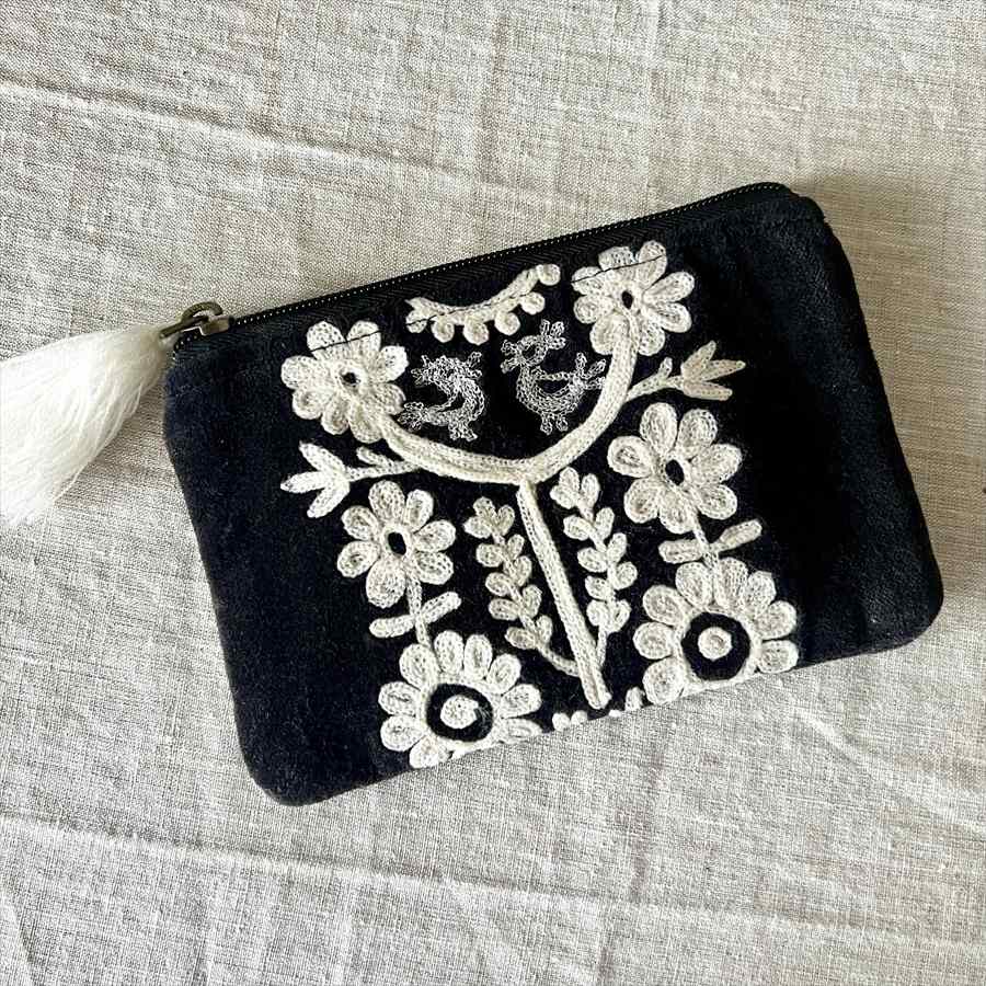 2色展開 ベロア&刺繍ポーチ