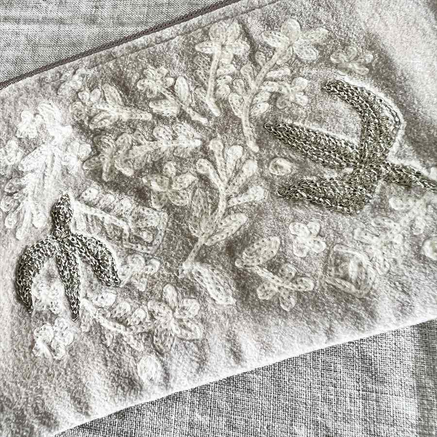 2色展開 ベロア&刺繍ポーチ