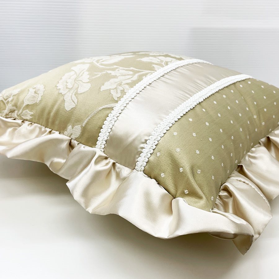 ジェニファーテイラー クッション 40x40cm フリル Heirloom Jennifer Taylor 32108CU