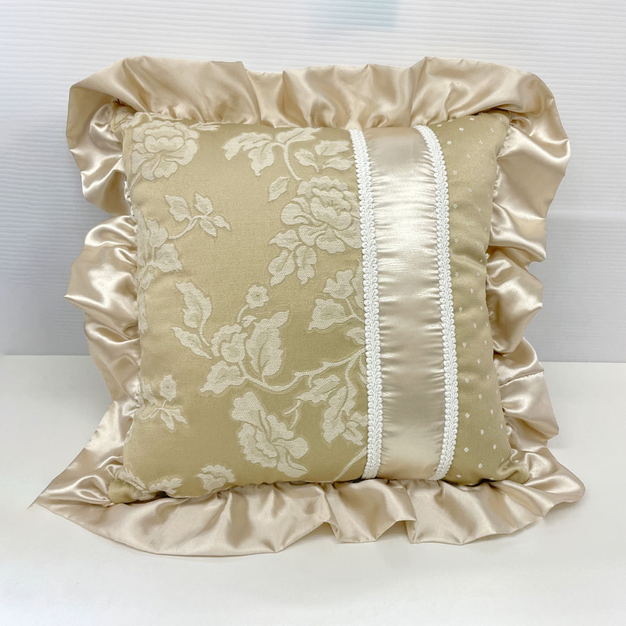 ジェニファーテイラー クッション 40x40cm フリル Heirloom Jennifer Taylor 32108CU