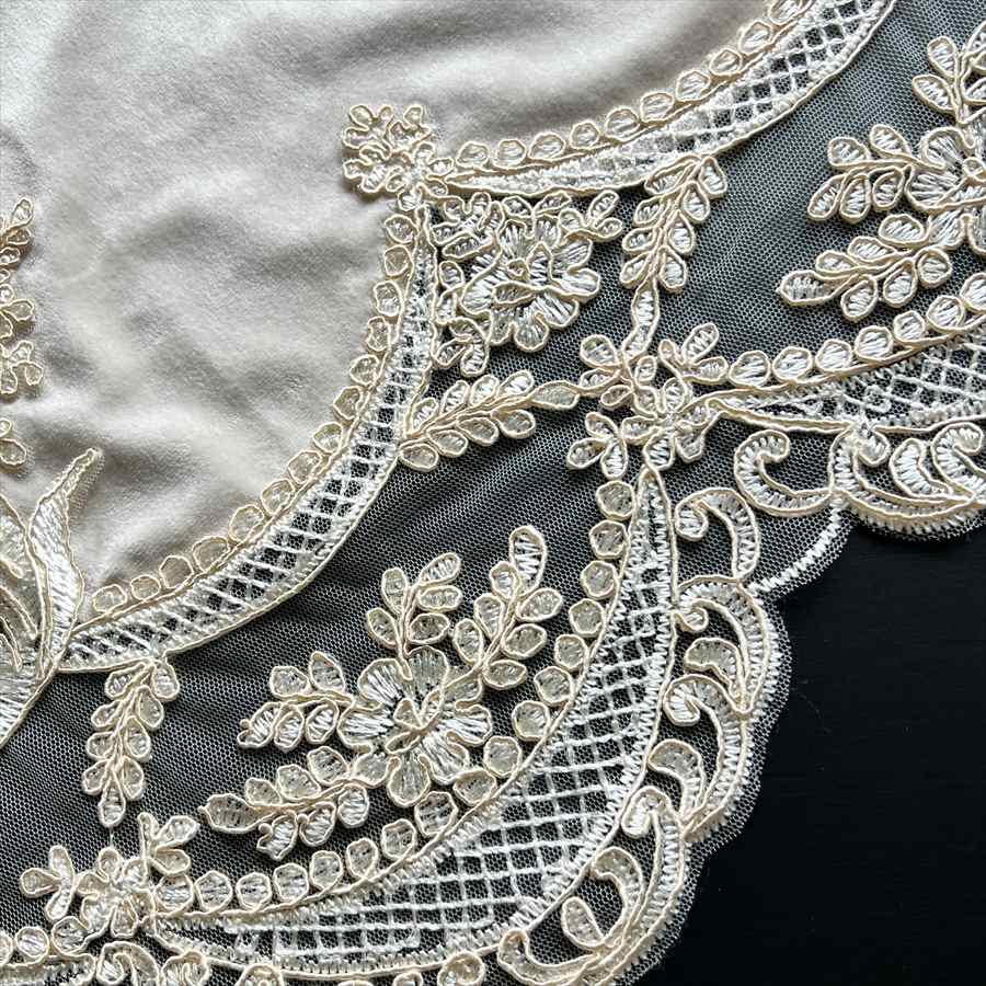 テーブルセンター 40x70cm  イタリアンレース  ベージュ