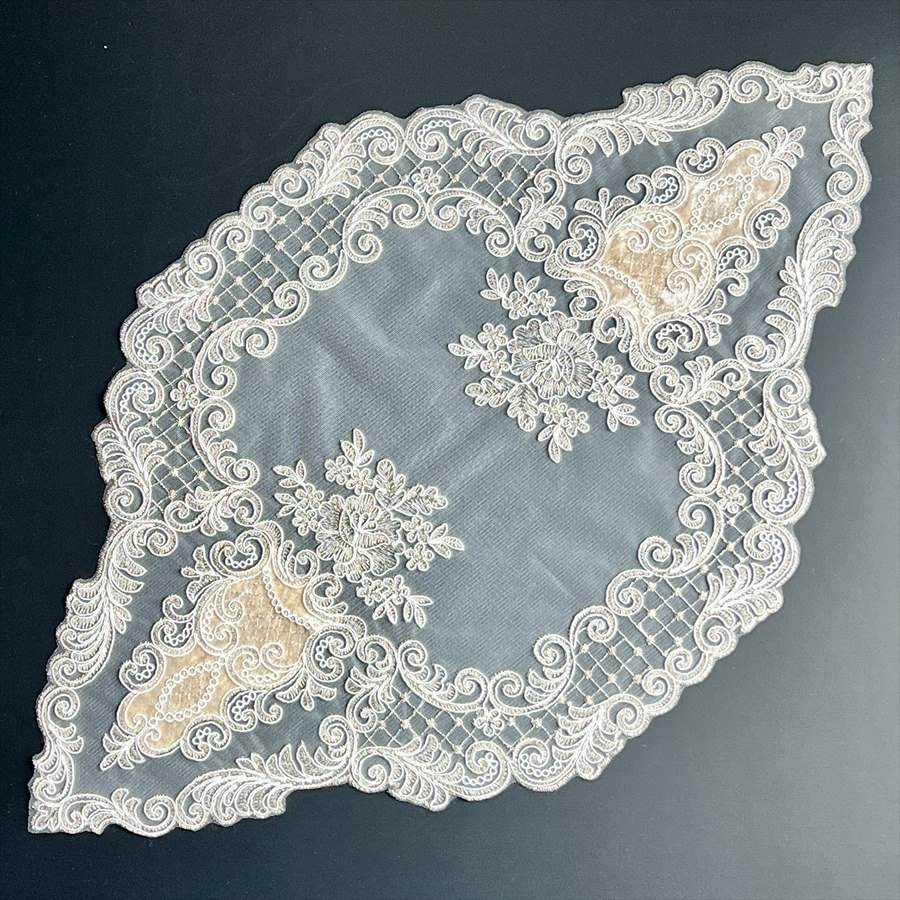【送料無料レース】テーブルセンター 40x70cm  イタリアンレース  ベージュ