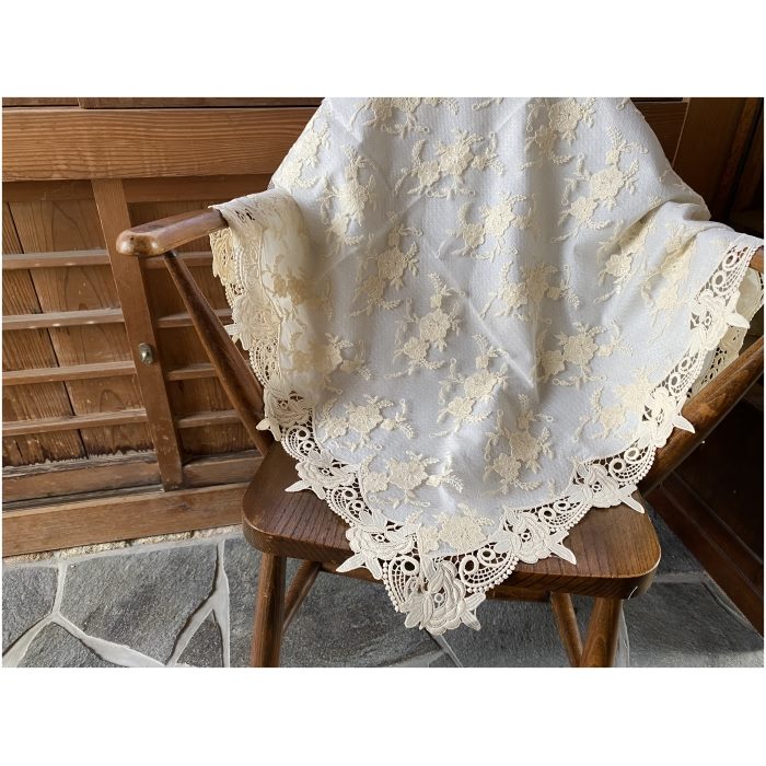 beige flower race　テーブルクロス 正方形 90x90cm