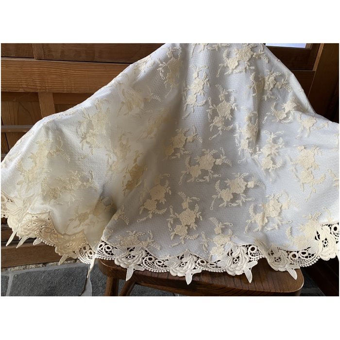 beige flower race テーブルクロス ラウンド 140cm