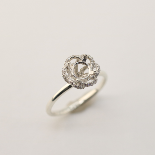 Pt900 or K18  スクリュー巻きリング　 6㎜～5㎜