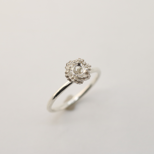 Pt900 or K18　スクリュー巻きリング   4㎜～3㎜