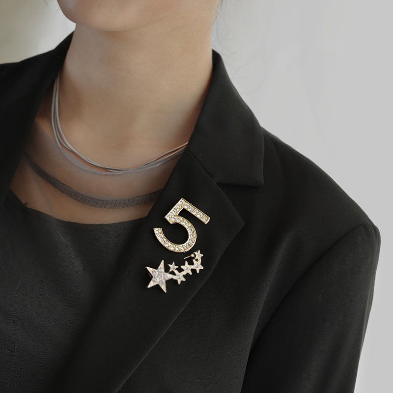 よりどり3点対象】ナンバー 5 ストーン ブローチ | JewelVOX（ジュエル