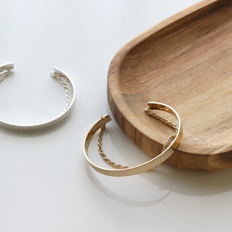 ゴールド ツイストデザイン バングル k18 バングル イタリア製