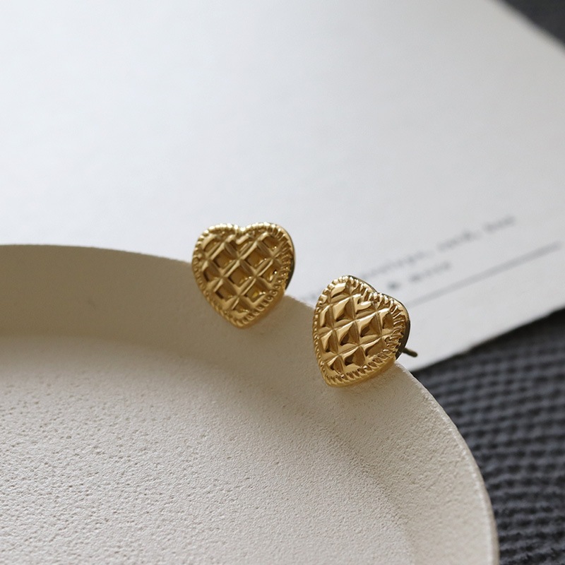 よりどり3点対象】サージカルステンレス キルティングハート ピアス