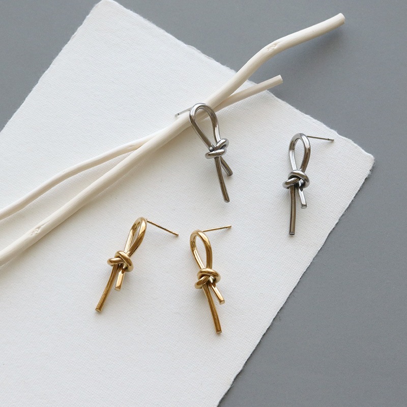 サージカルステンレス ノットモチーフ ピアス | JewelVOX サージカルステンレス ノットモチーフ ピアス | JewelVOX