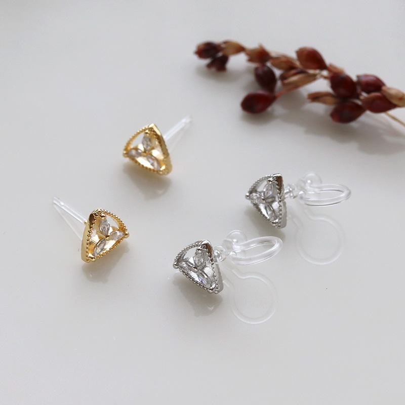 三つ葉 キュービックジルコニア 樹脂 ピアス イヤリング