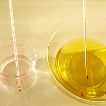 料理用温度計0～100℃（ケース付）（手作り石けんには2本必要です）