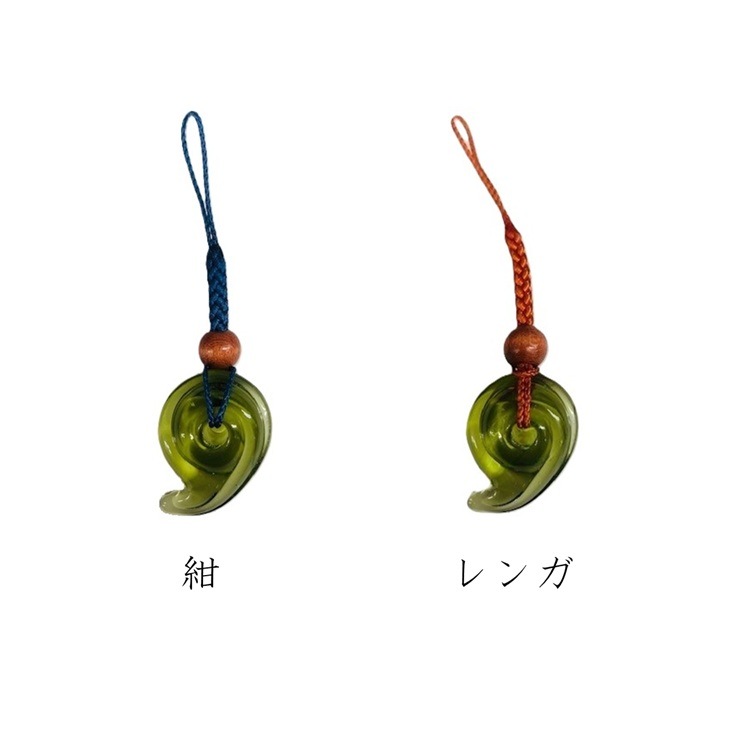 ガラス勾玉ストラップ