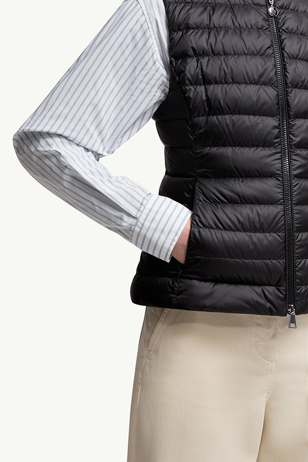 MONCLER ��󥯥졼�� ��ǥ����� �٥��� 093-1A00087-597YF IGENS VEST 999
