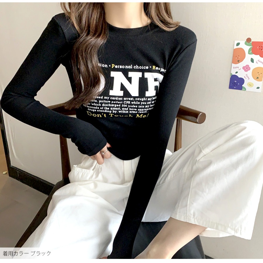 ロンT ロゴ ショート丈 カットソー Tシャツ トップス 長袖 薄手 秋 春 ラウンドネック リブ スリット カジュアル シンプル ストリート レトロ Y2K 韓国ファッション 大人 レディース ブラック ホワイト グレー M L JOCOSA 7158