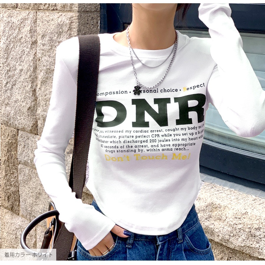 ロンT ロゴ ショート丈 カットソー Tシャツ トップス 長袖 薄手 秋 春 ラウンドネック リブ スリット カジュアル シンプル ストリート レトロ Y2K 韓国ファッション 大人 レディース ブラック ホワイト グレー M L JOCOSA 7158