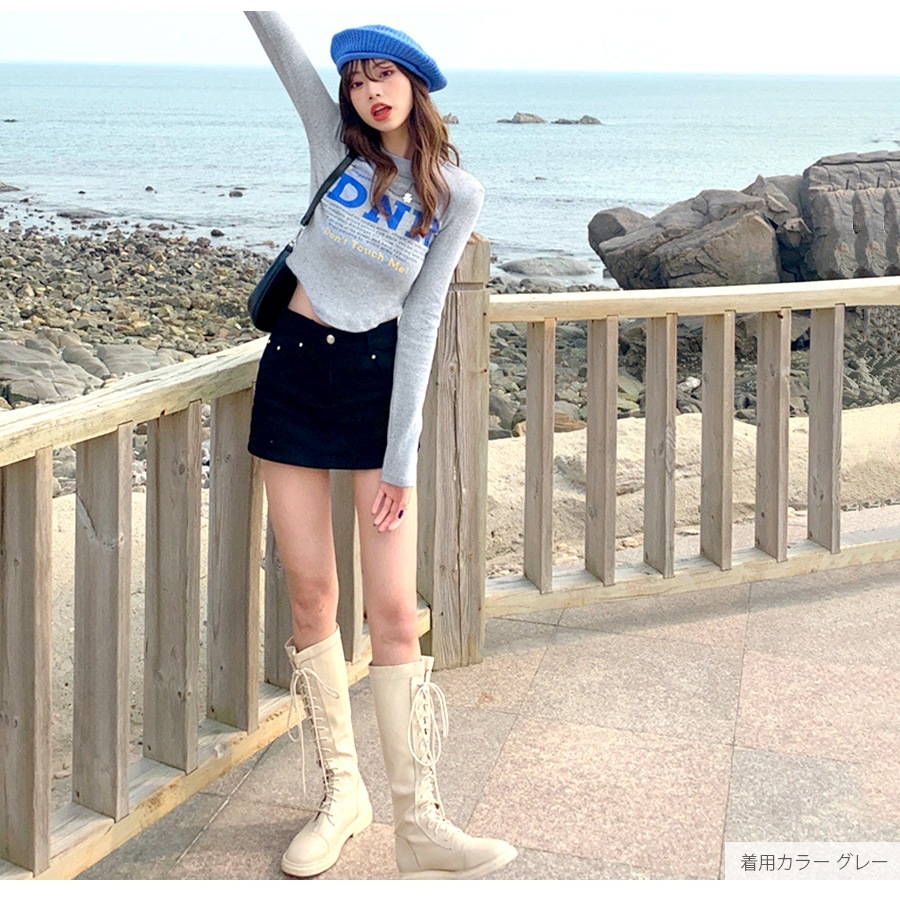 ロンT ロゴ ショート丈 カットソー Tシャツ トップス 長袖 薄手 秋 春 ラウンドネック リブ スリット カジュアル シンプル ストリート レトロ Y2K 韓国ファッション 大人 レディース ブラック ホワイト グレー M L JOCOSA 7158