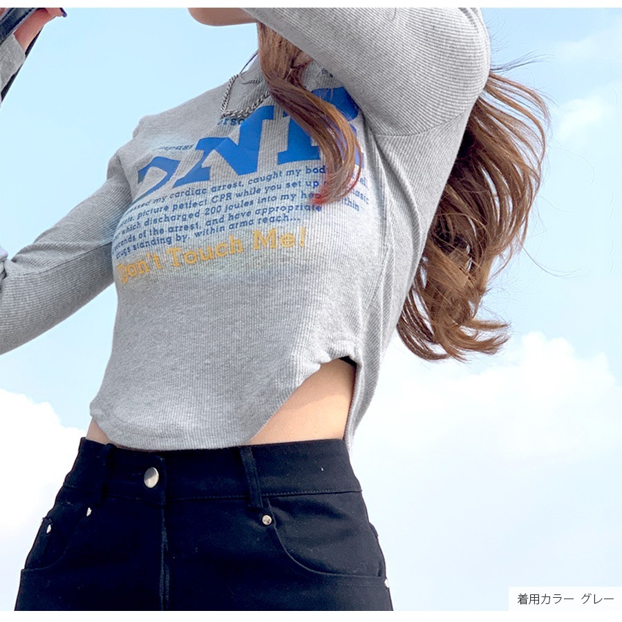 ロンT ロゴ ショート丈 カットソー Tシャツ トップス 長袖 薄手 秋 春 ラウンドネック リブ スリット カジュアル シンプル ストリート レトロ Y2K 韓国ファッション 大人 レディース ブラック ホワイト グレー M L JOCOSA 7158