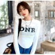ロンT ロゴ ショート丈 カットソー Tシャツ トップス 長袖 薄手 秋 春 ラウンドネック リブ スリット カジュアル シンプル ストリート レトロ Y2K 韓国ファッション 大人 レディース ブラック ホワイト グレー M L JOCOSA 7158