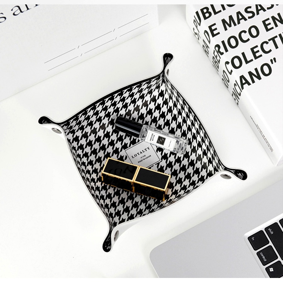 レザートレイ 小物入れ インテリア 雑貨 おしゃれ マルチトレー 革小物 アクセサリー収納 整理整頓 マルチトレー かわいい 正方形 春 夏 秋 冬 新作 16cm 千鳥柄 大理石柄 ゼブラ柄 ブラック 黒 ゴールド 金 JOCOSA 9014