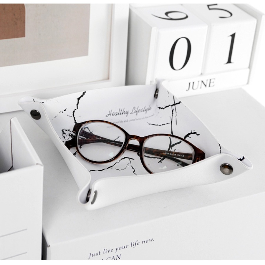 レザートレイ 小物入れ インテリア 雑貨 おしゃれ マルチトレー 革小物 アクセサリー収納 整理整頓 マルチトレー かわいい 正方形 春 夏 秋 冬 新作 13cm 千鳥柄 大理石柄 ゼブラ柄 ブラック 黒 ゴールド 金 JOCOSA 9015