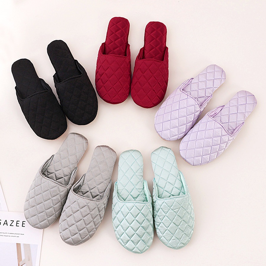 ルームシューズ スリッパ キルティング シルク 室内履き ぺたんこ ステッチ フラット かわいい 疲れにくい 涼しい おしゃれ レディース 春 夏 秋 冬 新作 ブラック 黒 レッド 赤 グレー 灰 ミントグリーン 緑 パープル 紫 S M L JOCOSA 9025