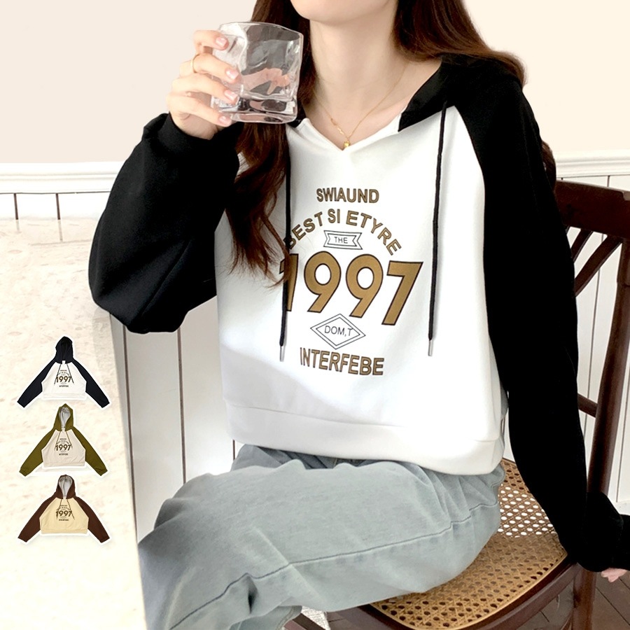 お値下げ　 トゥジュー　フード付きパーカー スウェット　ブラウン パーカー ショート丈 フード ロゴ 春 秋 冬 トップス スウェット