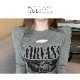 ショート丈トップス 長袖Tシャツ ロンT 穴あき へそ出し 長袖 クルーネック カットアウト カジュアル ストリート グラフィック ロゴ 韓国ファッション セクシー クール 大人 レディース 秋夏春冬 白 灰色 ホワイト グレー ブラック S M L JOCOSA 7148