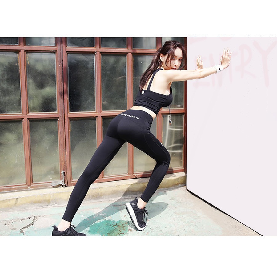 スポーツブラ レディース 春夏秋冬 新作 スポーツウェア ブラトップ インナー カップ付き 下着 アンダーウェア ワンポイントロゴ 長め丈 ジョギング フィットネス ヨガ ジム タイト スポーティー おしゃれ 韓国風 ブラック 黒 ホワイト 白 SMLXL JOCOSA 8726 送料無料 即納